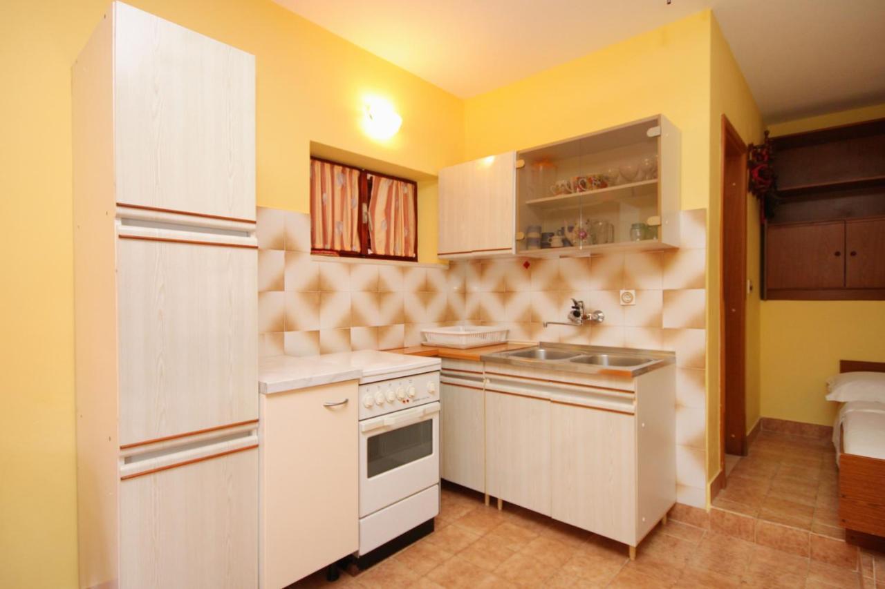 Apartment By The Sea Karbuni, Korcula - 9308 *
